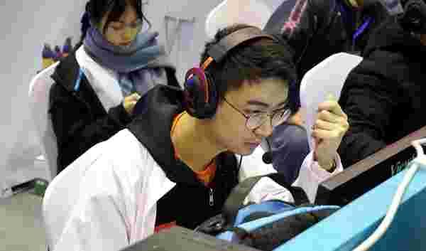 的表现并不 的表现并不