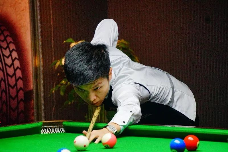 在里夫斯完 在里夫斯完